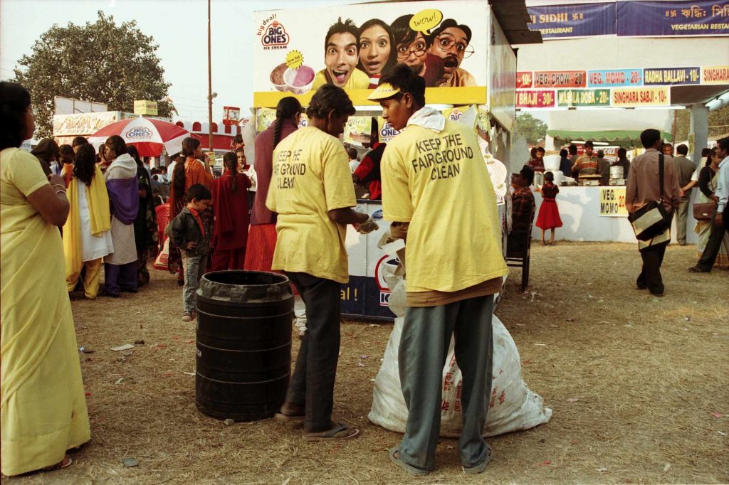 "Men in Yellow" for the "Green Fair". The organizers are perhaps not oblivious of their assigned duty, the duty to keep the fairground clean.